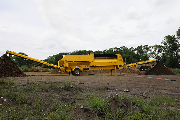 Electric trommel screen in action