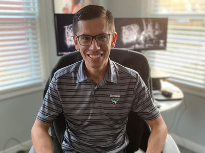 Conozca a Carlos Cervantes, comprador en el Centro de Distribución de Partes 